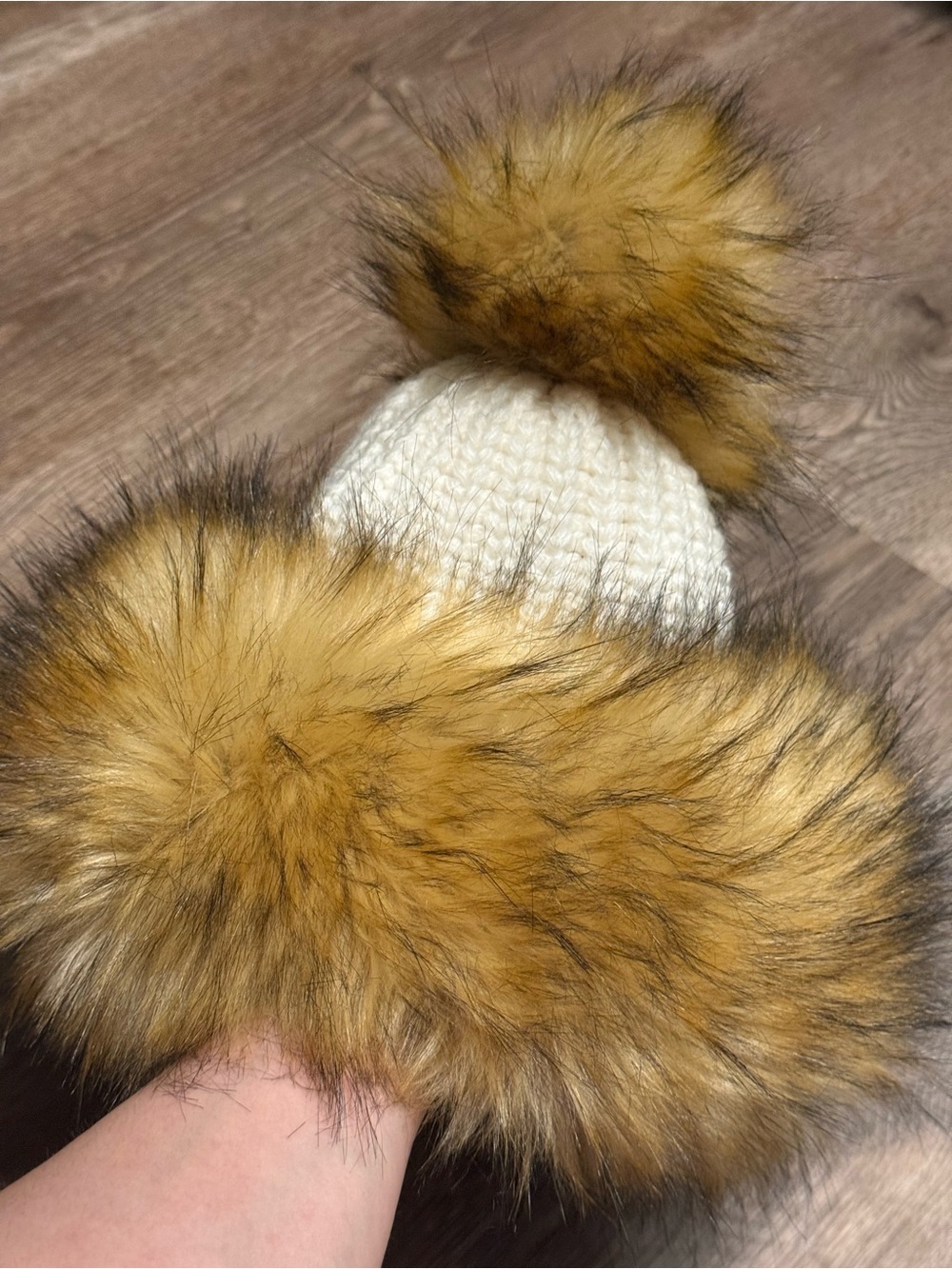 KNIT FAUX FUR CAP WINTER HAT
TAN COLOR NEW NO TAG